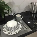 A.v * لارنكا